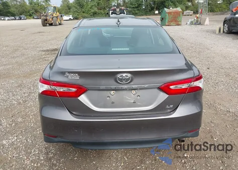 2019 Toyota Camry Le z USA, uszkodzony, nr VIN 4T1B11HKXKU260141